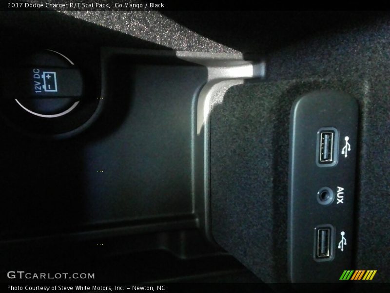 Go Mango / Black 2017 Dodge Charger R/T Scat Pack
