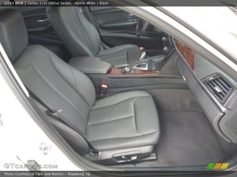 Alpine White / Black 2014 BMW 3 Series 320i xDrive Sedan