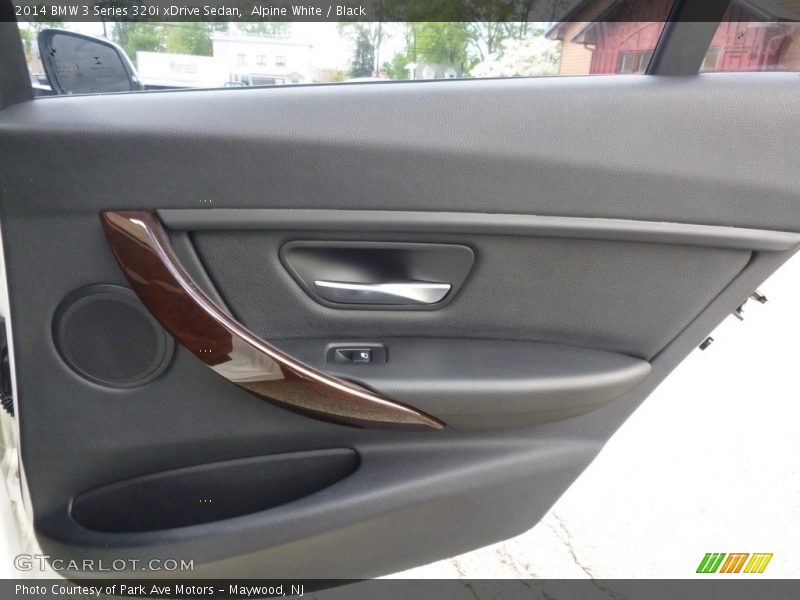 Alpine White / Black 2014 BMW 3 Series 320i xDrive Sedan