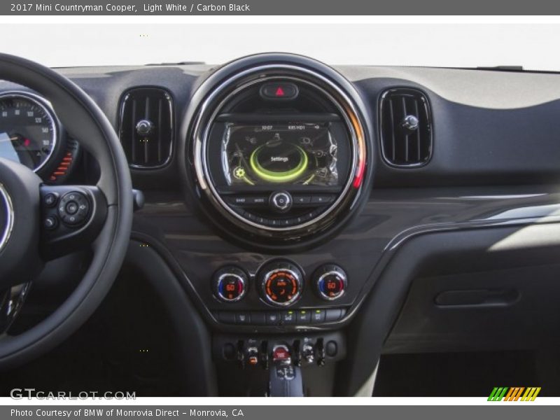 Light White / Carbon Black 2017 Mini Countryman Cooper