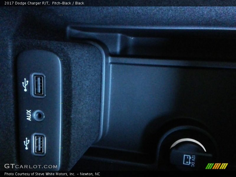 Pitch-Black / Black 2017 Dodge Charger R/T