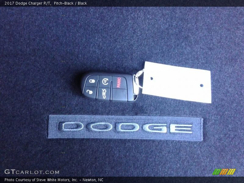 Pitch-Black / Black 2017 Dodge Charger R/T