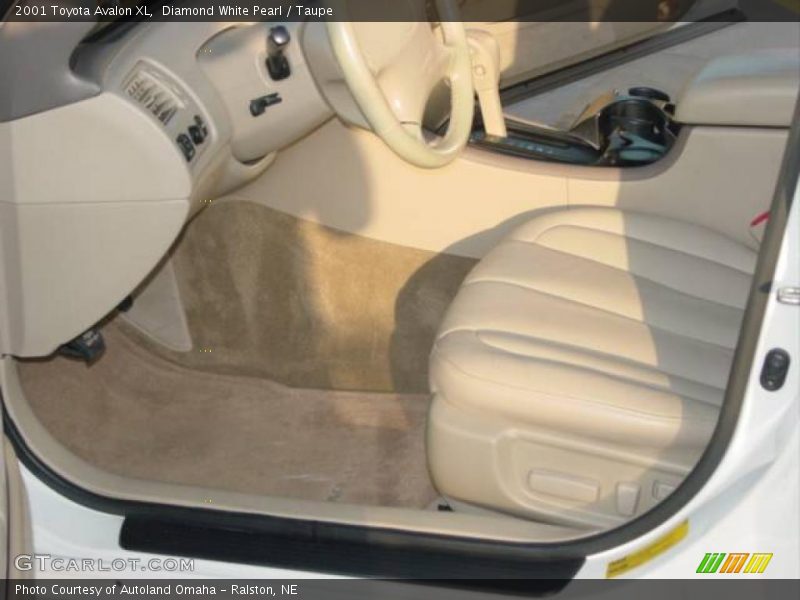 Diamond White Pearl / Taupe 2001 Toyota Avalon XL
