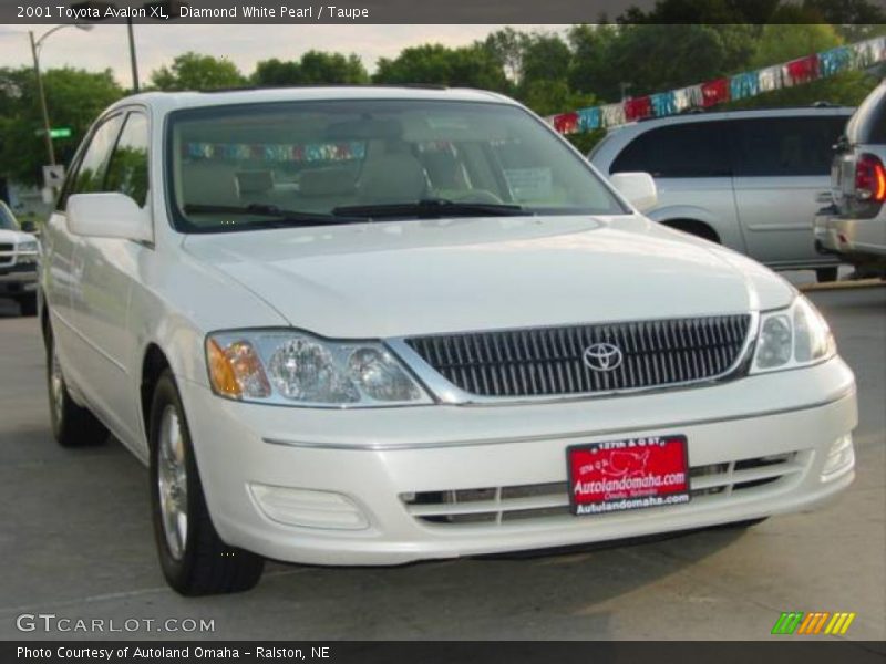 Diamond White Pearl / Taupe 2001 Toyota Avalon XL