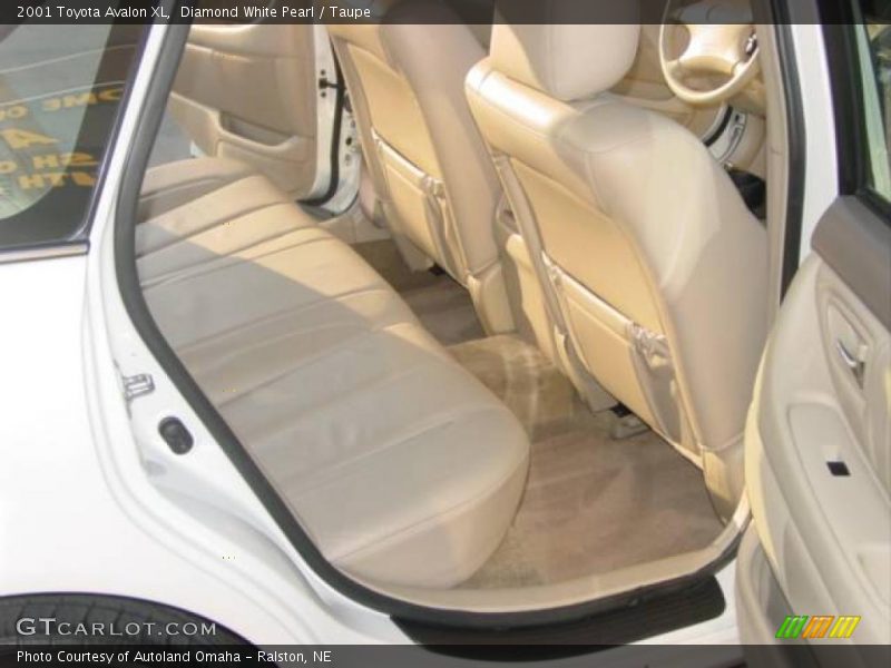 Diamond White Pearl / Taupe 2001 Toyota Avalon XL
