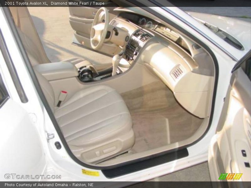 Diamond White Pearl / Taupe 2001 Toyota Avalon XL