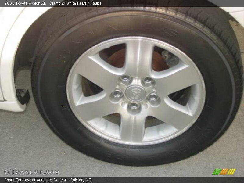 Diamond White Pearl / Taupe 2001 Toyota Avalon XL