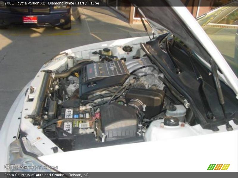 Diamond White Pearl / Taupe 2001 Toyota Avalon XL