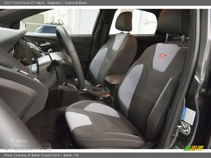 Magnetic / Charcoal Black 2017 Ford Focus ST Hatch