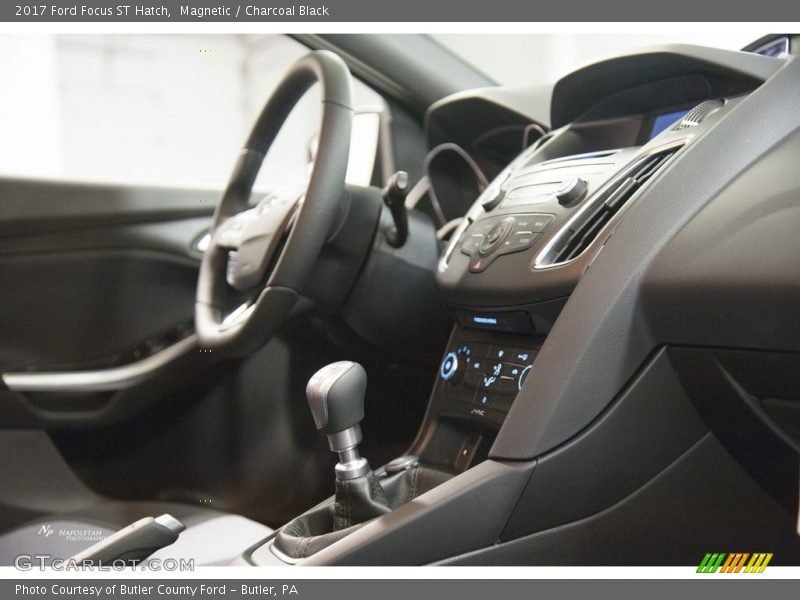 Magnetic / Charcoal Black 2017 Ford Focus ST Hatch
