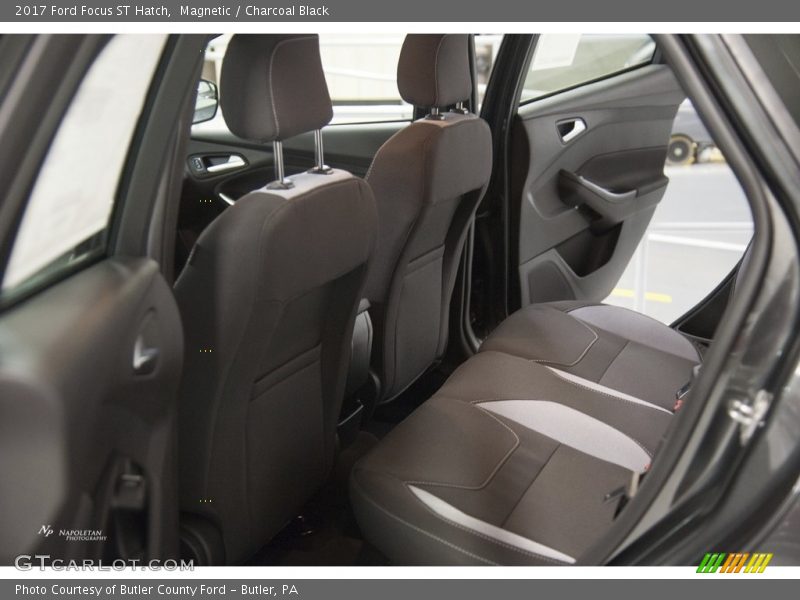 Magnetic / Charcoal Black 2017 Ford Focus ST Hatch