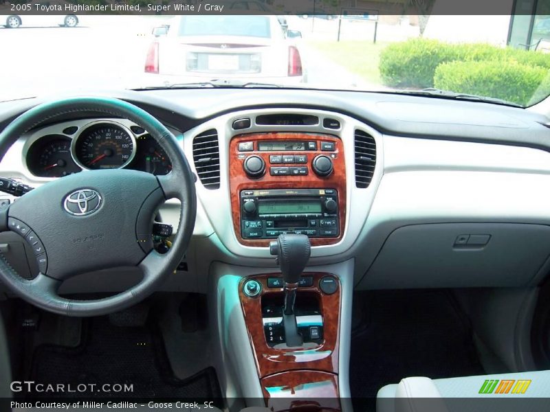 Super White / Gray 2005 Toyota Highlander Limited