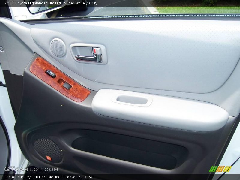 Super White / Gray 2005 Toyota Highlander Limited