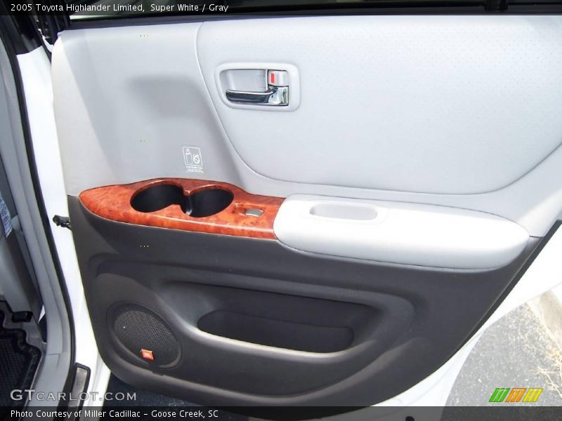 Super White / Gray 2005 Toyota Highlander Limited