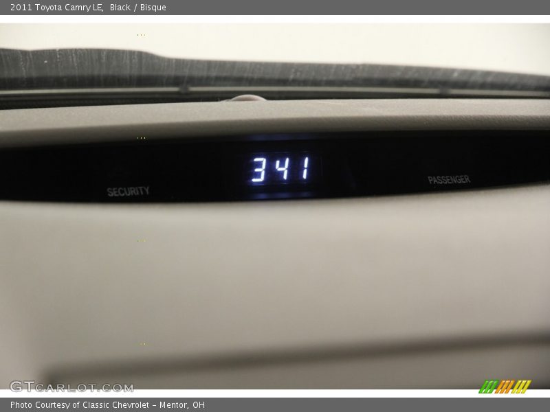Black / Bisque 2011 Toyota Camry LE