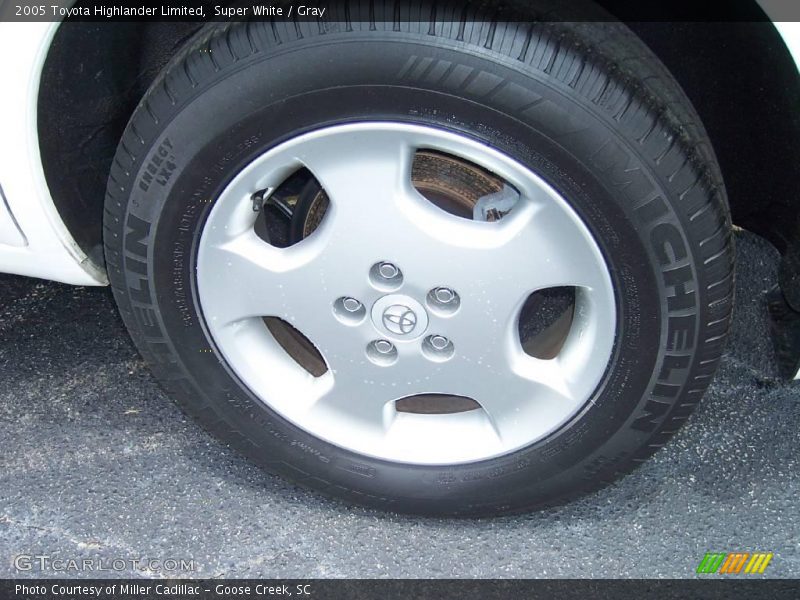 Super White / Gray 2005 Toyota Highlander Limited