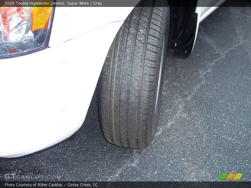 Super White / Gray 2005 Toyota Highlander Limited