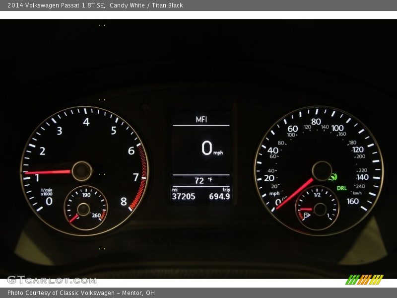 Candy White / Titan Black 2014 Volkswagen Passat 1.8T SE