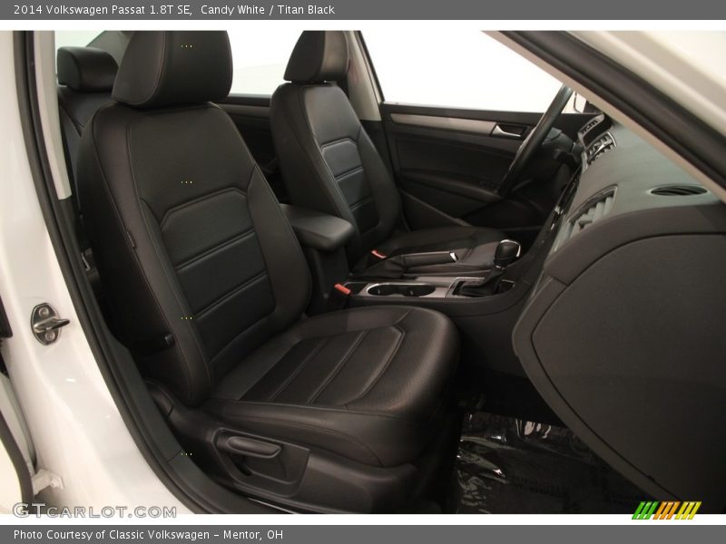 Candy White / Titan Black 2014 Volkswagen Passat 1.8T SE