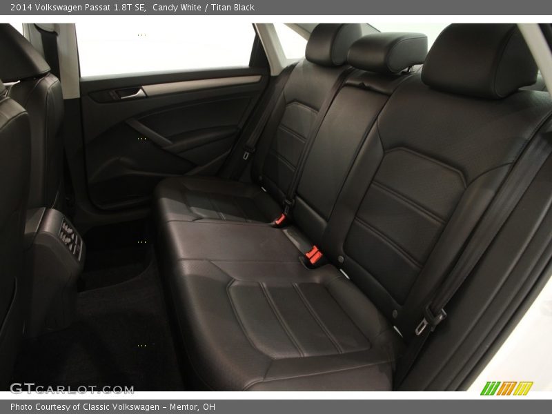 Candy White / Titan Black 2014 Volkswagen Passat 1.8T SE