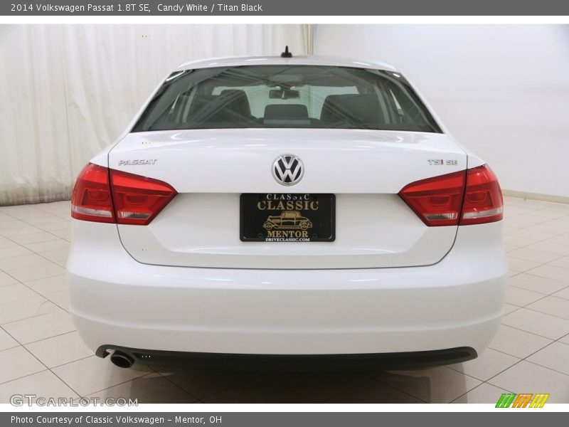Candy White / Titan Black 2014 Volkswagen Passat 1.8T SE