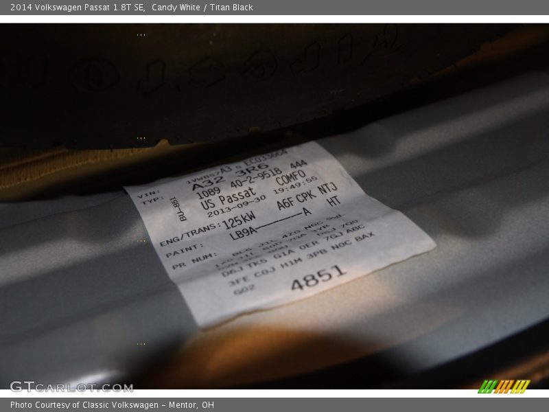 Candy White / Titan Black 2014 Volkswagen Passat 1.8T SE