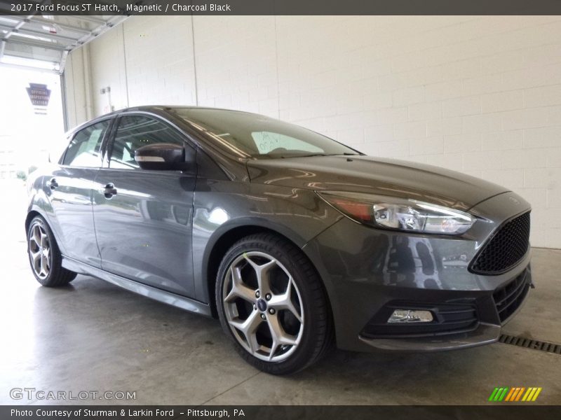 Magnetic / Charcoal Black 2017 Ford Focus ST Hatch