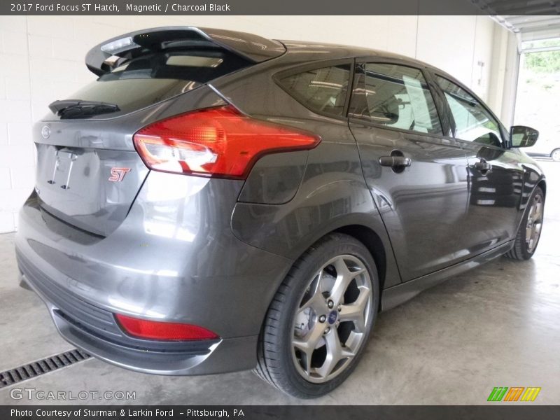 Magnetic / Charcoal Black 2017 Ford Focus ST Hatch