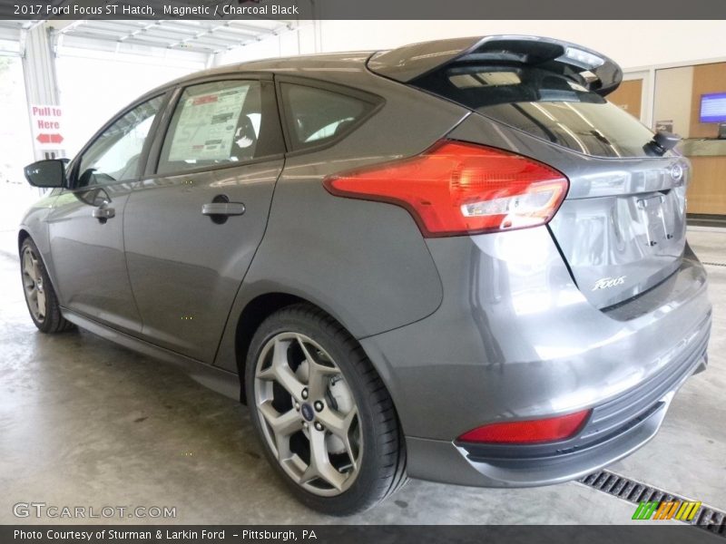 Magnetic / Charcoal Black 2017 Ford Focus ST Hatch