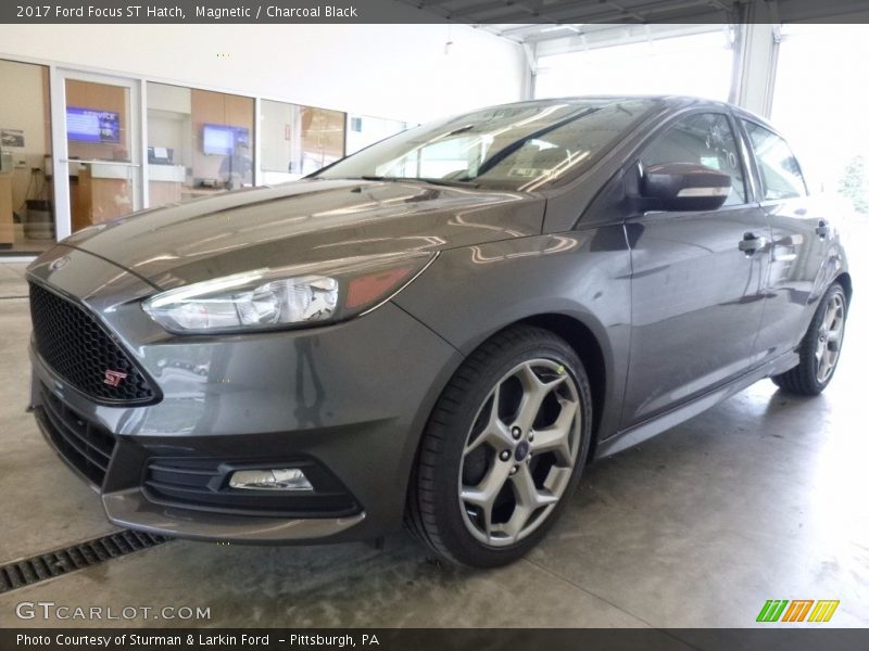 Magnetic / Charcoal Black 2017 Ford Focus ST Hatch