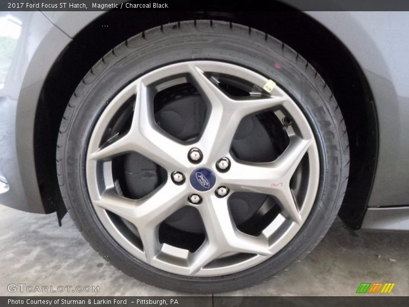 Magnetic / Charcoal Black 2017 Ford Focus ST Hatch