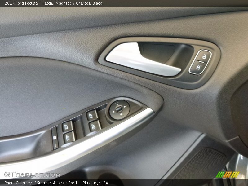 Magnetic / Charcoal Black 2017 Ford Focus ST Hatch