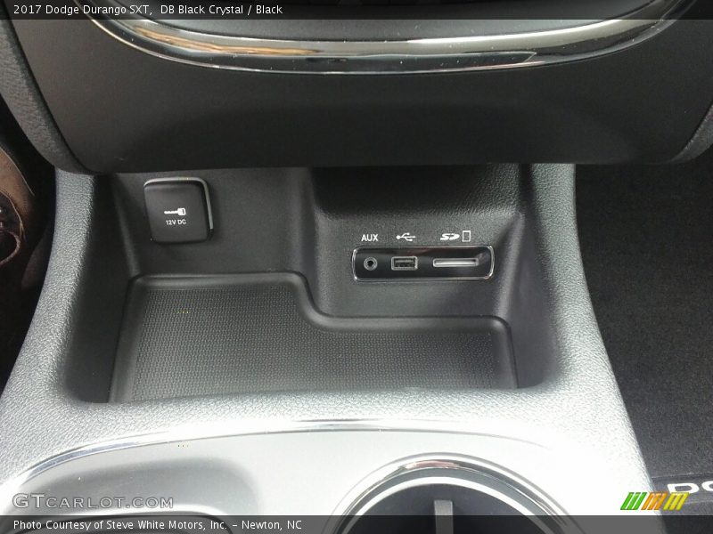 DB Black Crystal / Black 2017 Dodge Durango SXT