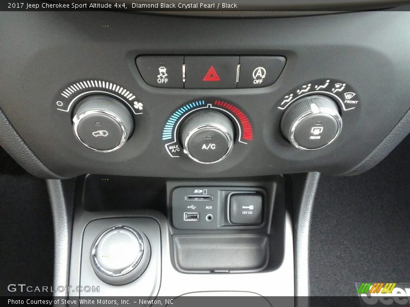 Diamond Black Crystal Pearl / Black 2017 Jeep Cherokee Sport Altitude 4x4