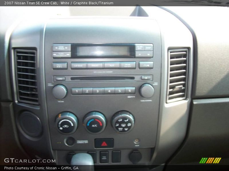 White / Graphite Black/Titanium 2007 Nissan Titan SE Crew Cab