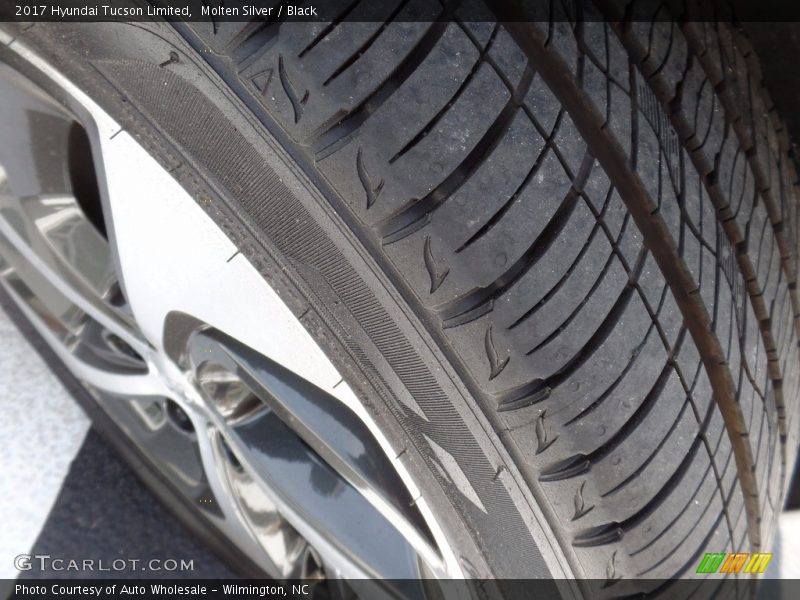 Molten Silver / Black 2017 Hyundai Tucson Limited