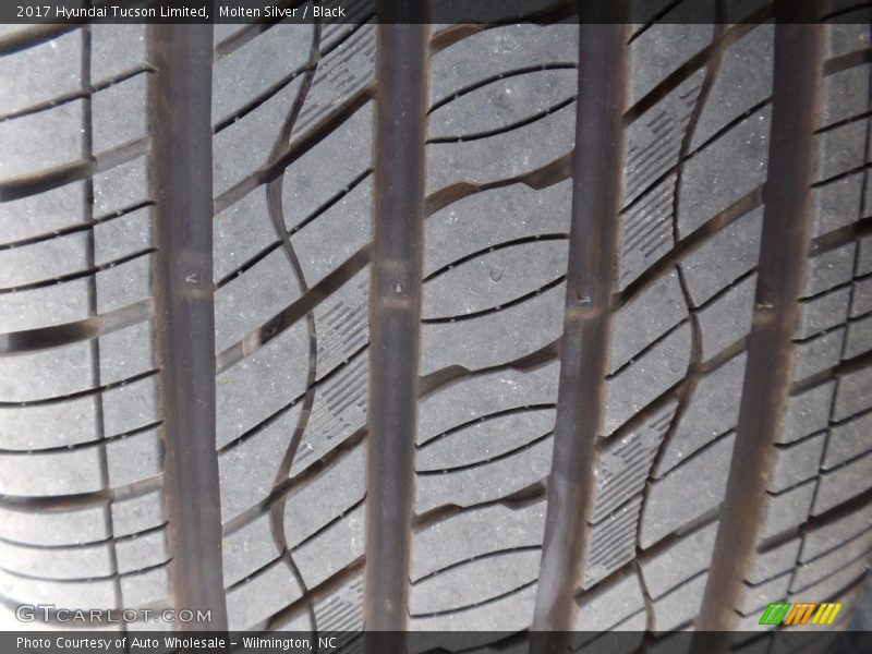 Molten Silver / Black 2017 Hyundai Tucson Limited