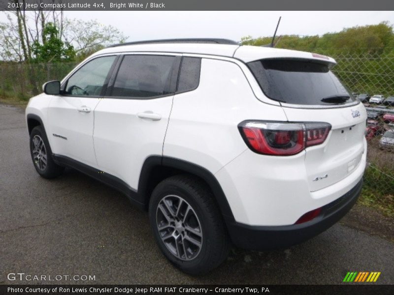 Bright White / Black 2017 Jeep Compass Latitude 4x4