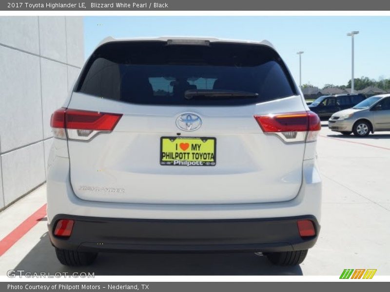 Blizzard White Pearl / Black 2017 Toyota Highlander LE