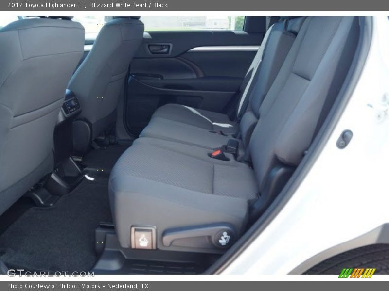 Blizzard White Pearl / Black 2017 Toyota Highlander LE