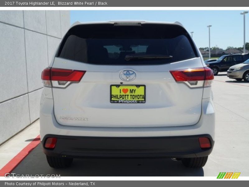 Blizzard White Pearl / Black 2017 Toyota Highlander LE