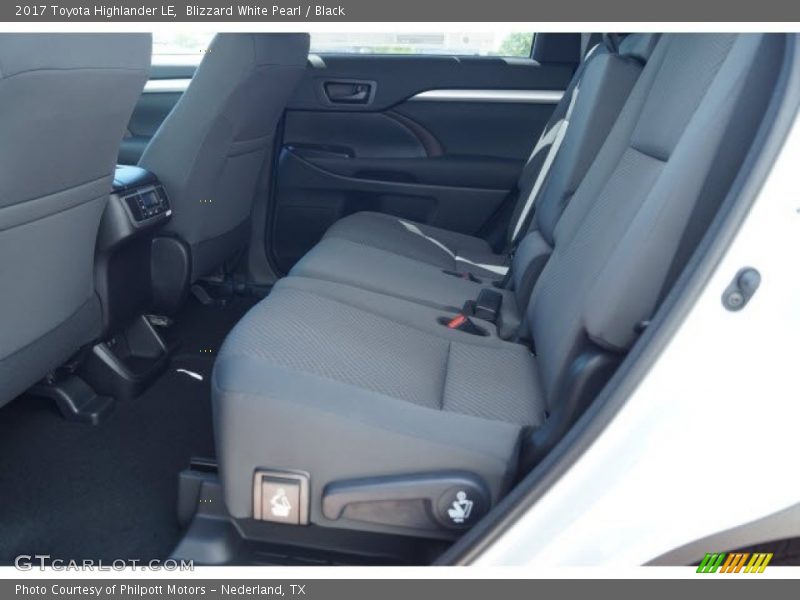 Blizzard White Pearl / Black 2017 Toyota Highlander LE