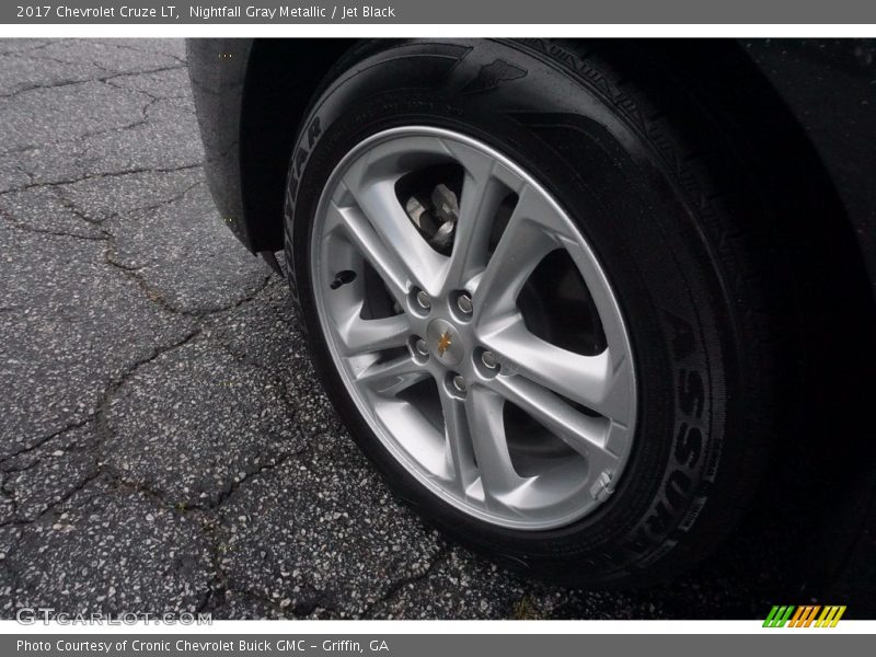 Nightfall Gray Metallic / Jet Black 2017 Chevrolet Cruze LT