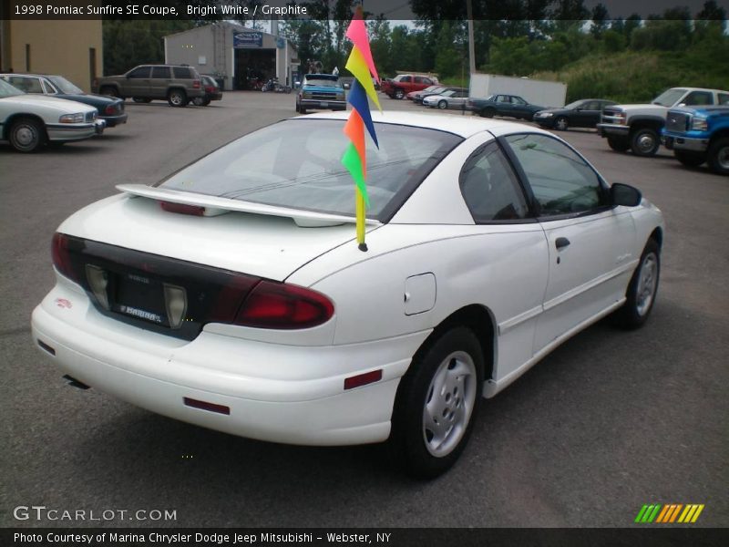 Bright White / Graphite 1998 Pontiac Sunfire SE Coupe