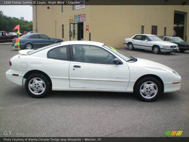 Bright White / Graphite 1998 Pontiac Sunfire SE Coupe