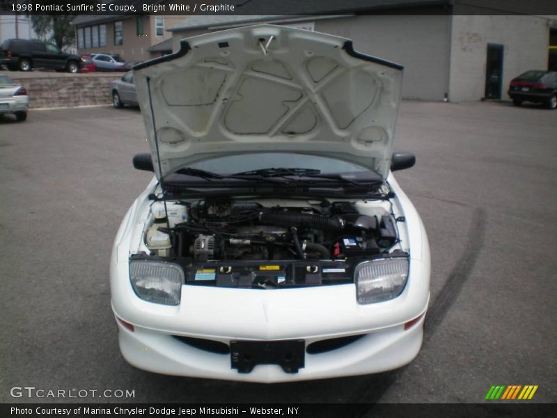 Bright White / Graphite 1998 Pontiac Sunfire SE Coupe