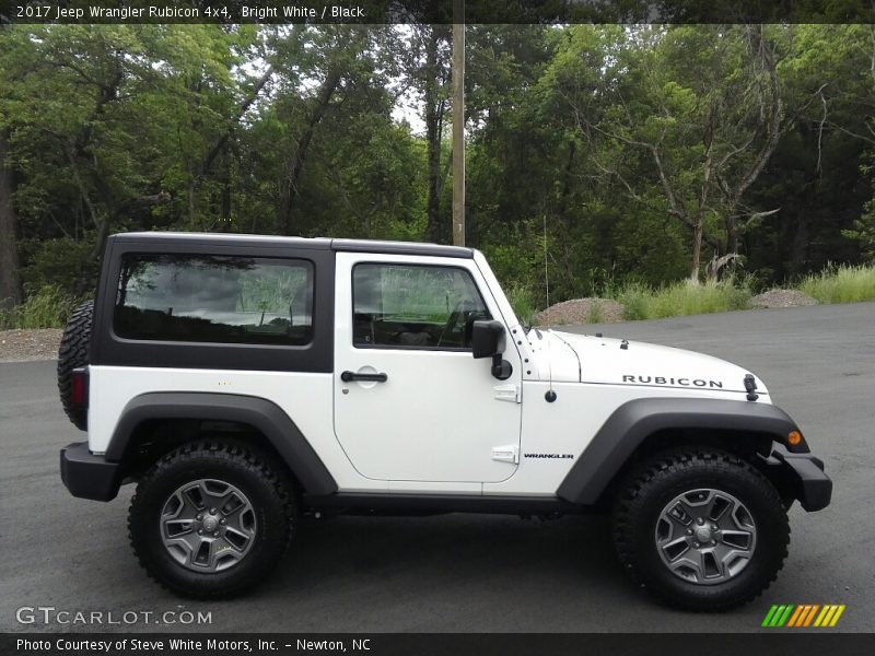Bright White / Black 2017 Jeep Wrangler Rubicon 4x4