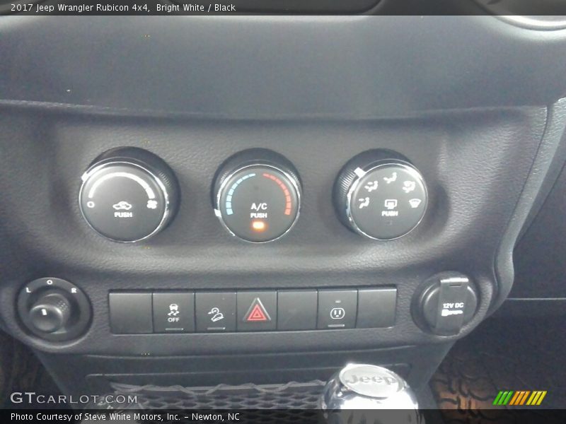 Bright White / Black 2017 Jeep Wrangler Rubicon 4x4