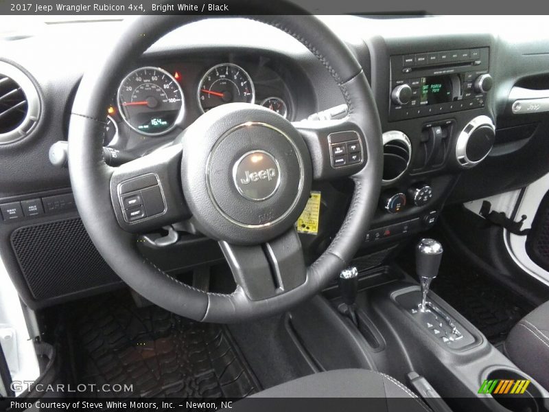 Bright White / Black 2017 Jeep Wrangler Rubicon 4x4