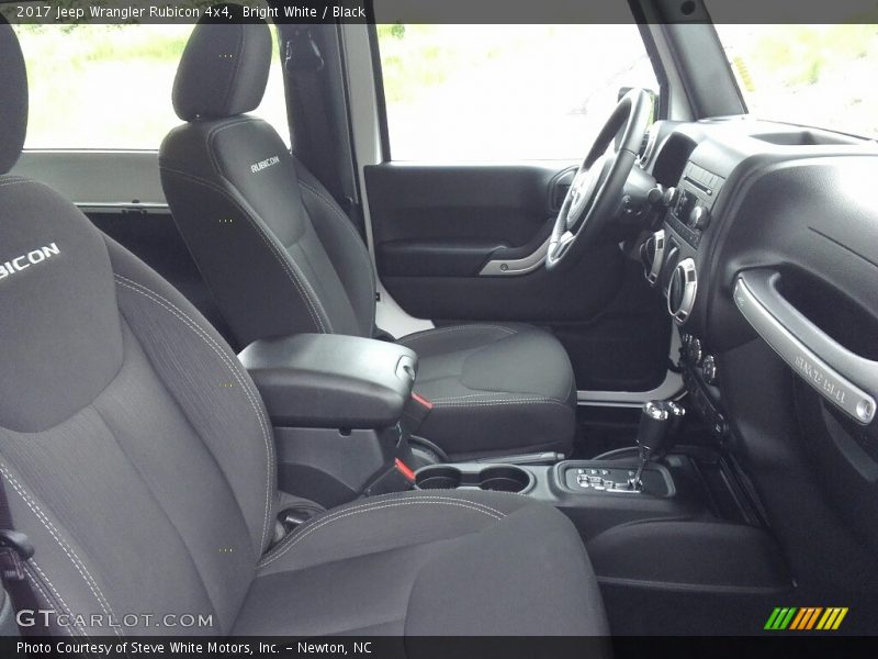Bright White / Black 2017 Jeep Wrangler Rubicon 4x4